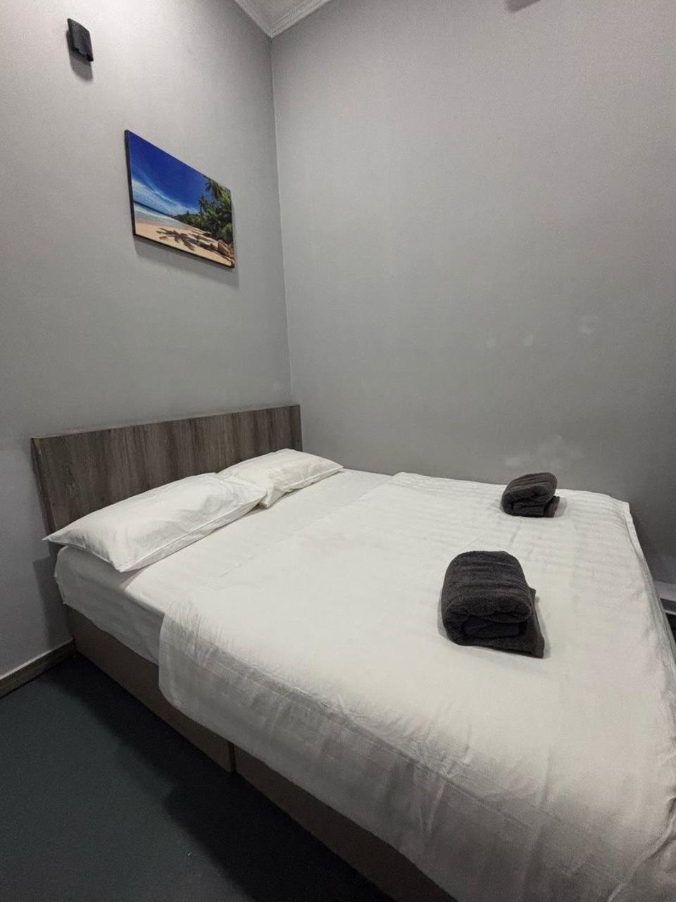 קמפונג קואלה בסוט The Room Inn - Pasir Panjang מראה חיצוני תמונה